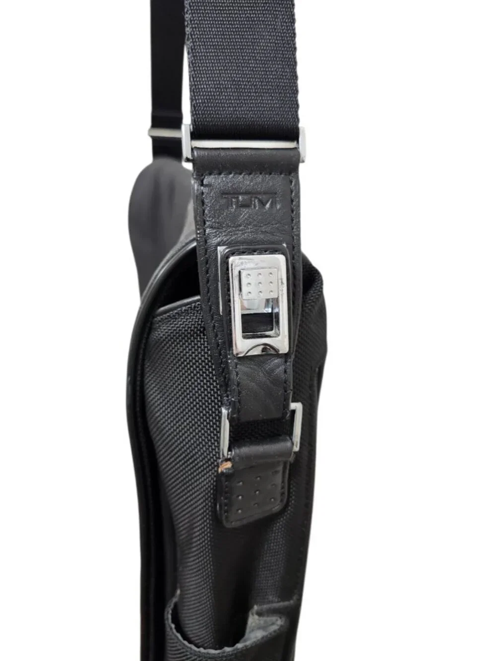 TUMI Black Messenger Bag Trim Laptop Crossbody Business Travel Work Bag
